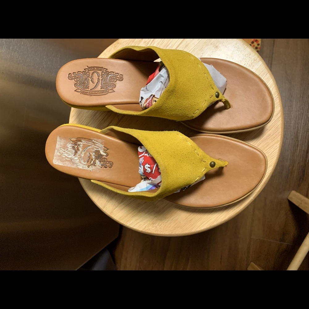 Sandals - Picture 5 of 5